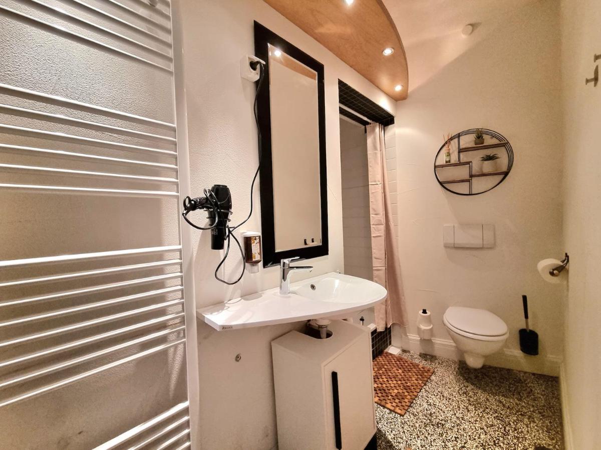Charysma - Jugendstil Trifft Moderne, Schlafzimmer Mit Smart-Tv, Tischfussball, Darts, Parkplatz Hamelin Bagian luar foto
