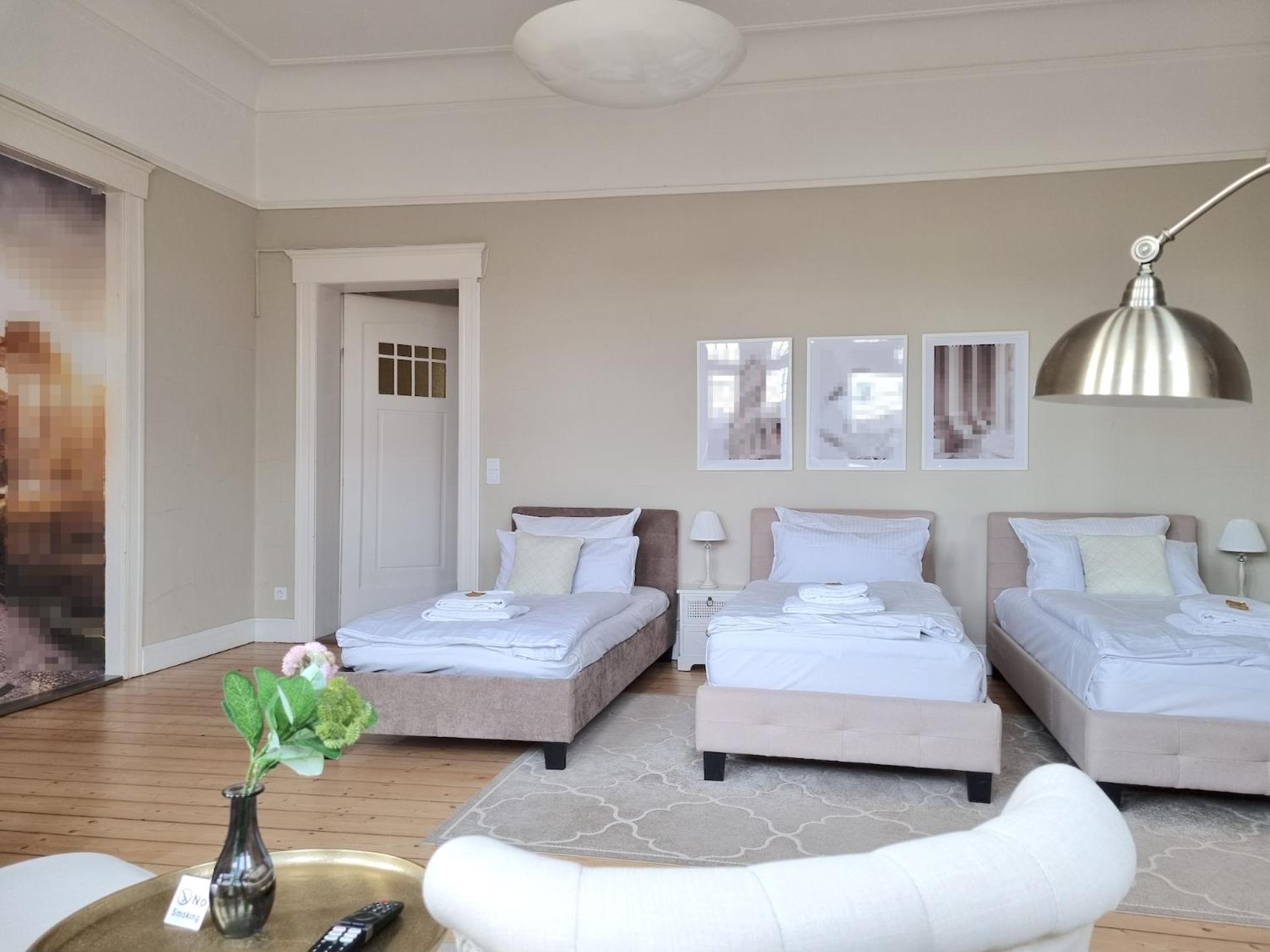 Charysma - Jugendstil Trifft Moderne, Schlafzimmer Mit Smart-Tv, Tischfussball, Darts, Parkplatz Hamelin Bagian luar foto