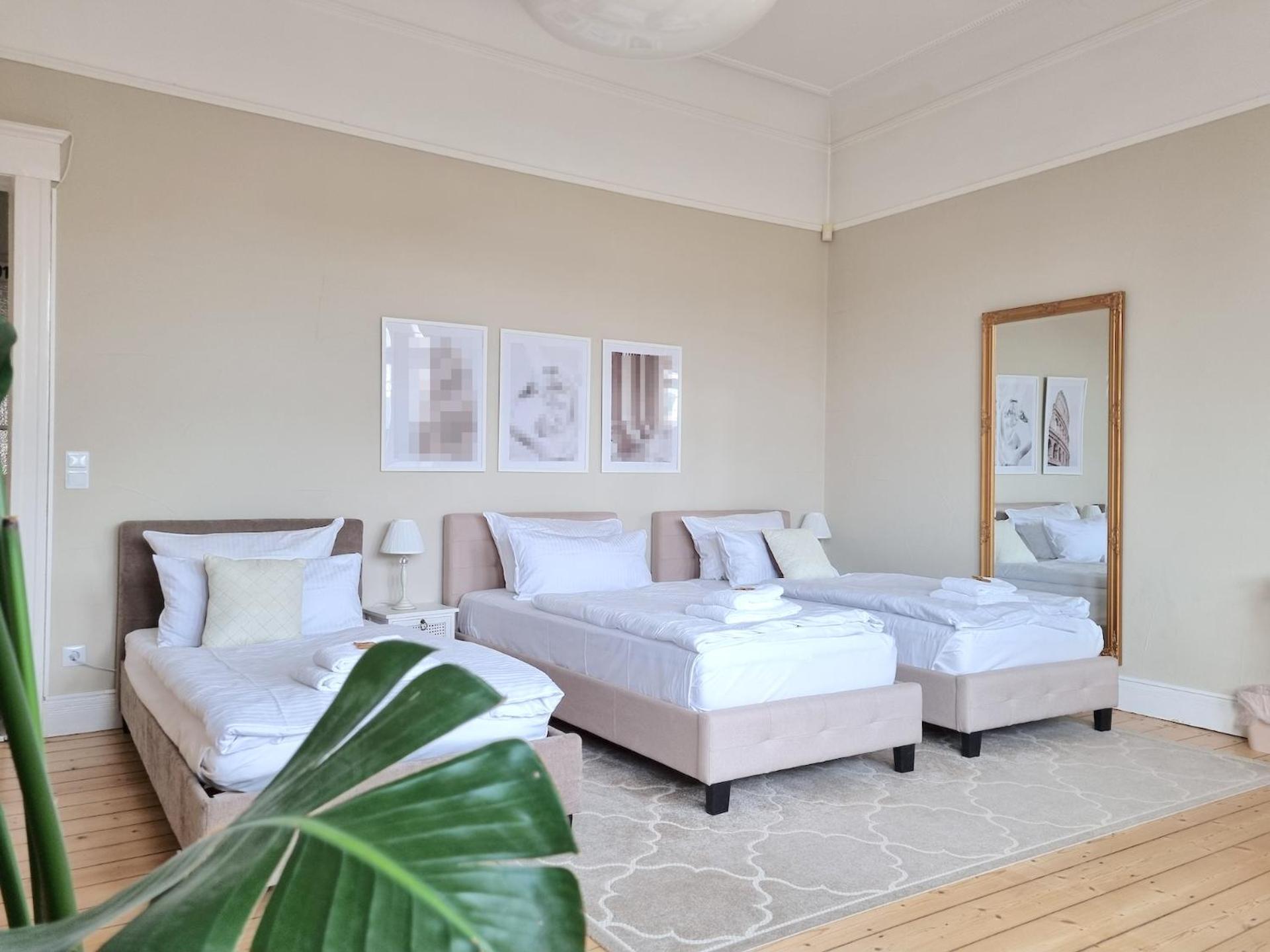 Charysma - Jugendstil Trifft Moderne, Schlafzimmer Mit Smart-Tv, Tischfussball, Darts, Parkplatz Hamelin Bagian luar foto