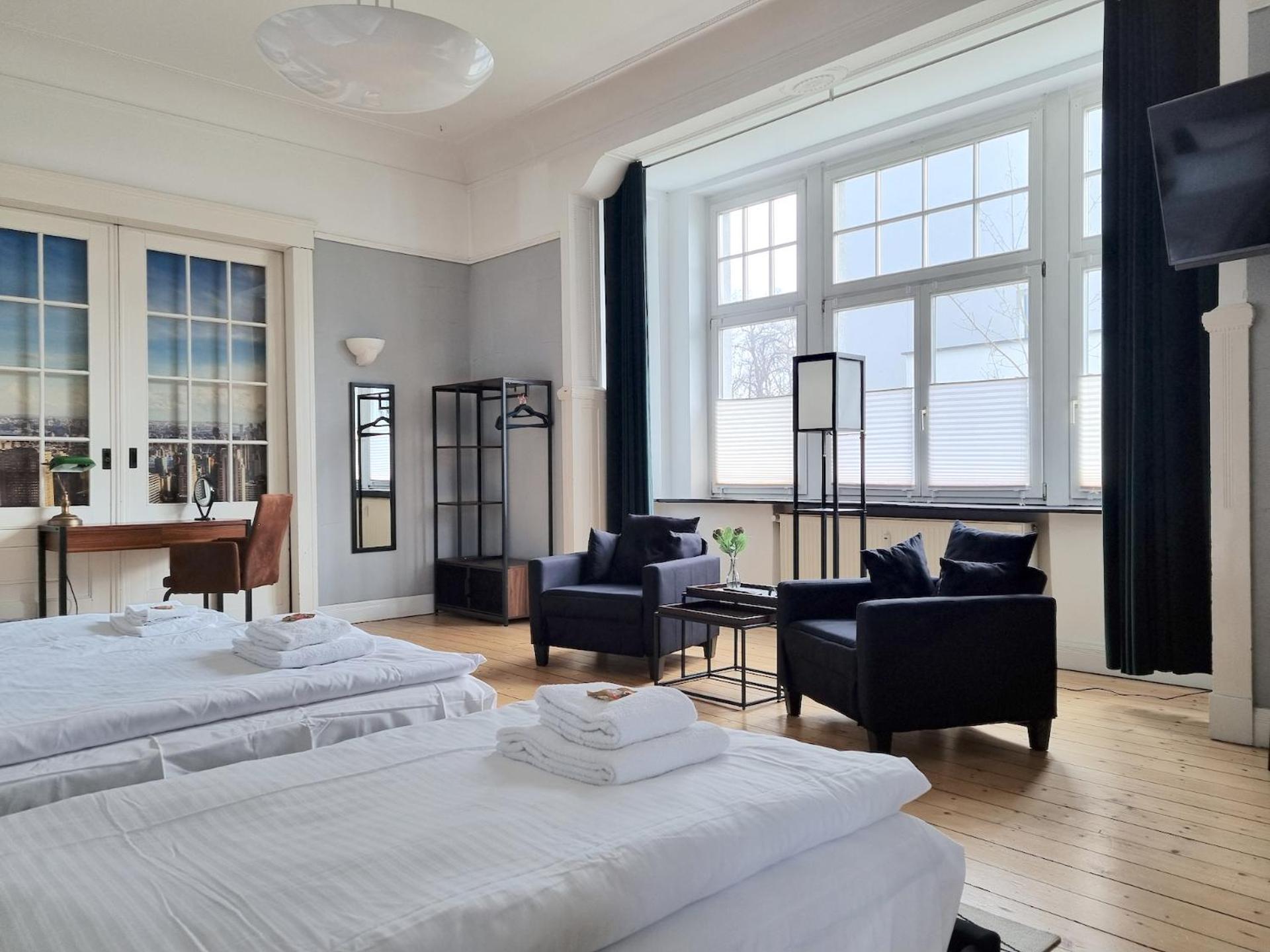 Charysma - Jugendstil Trifft Moderne, Schlafzimmer Mit Smart-Tv, Tischfussball, Darts, Parkplatz Hamelin Bagian luar foto