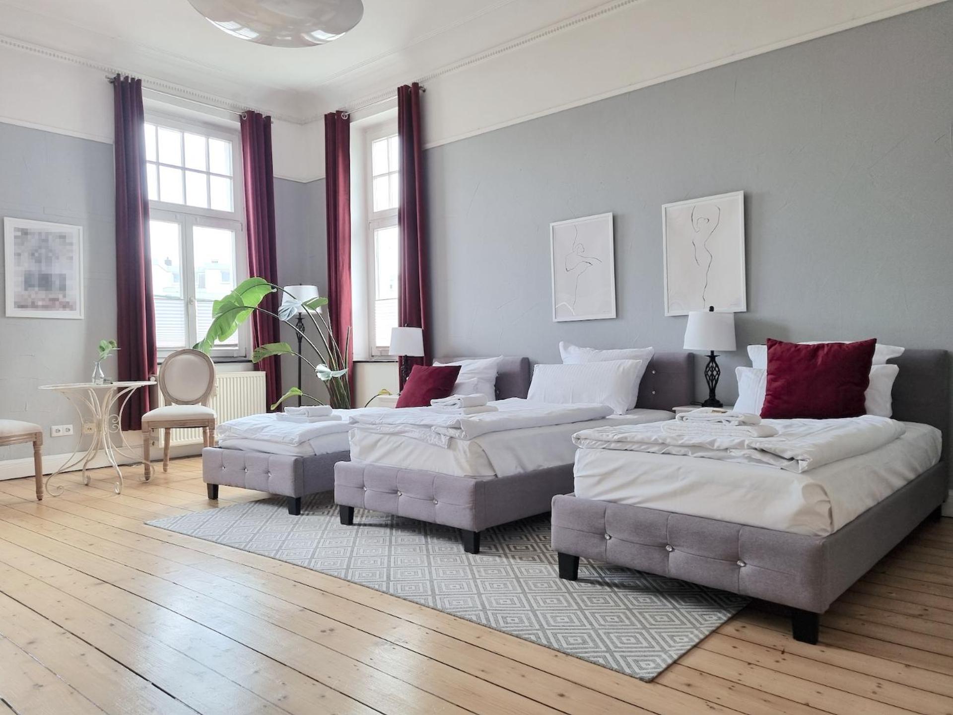 Charysma - Jugendstil Trifft Moderne, Schlafzimmer Mit Smart-Tv, Tischfussball, Darts, Parkplatz Hamelin Bagian luar foto